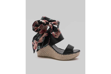 Espadrille compensée foulard imprimé et boucle